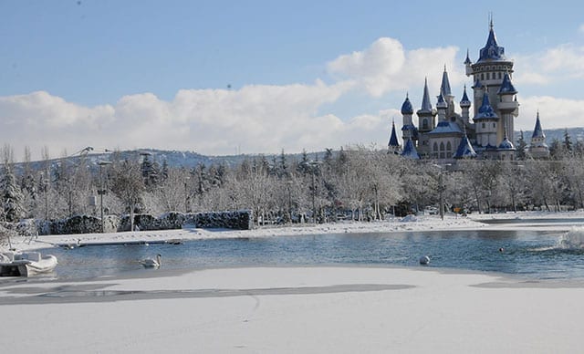 اسكي شهير في الشتاء