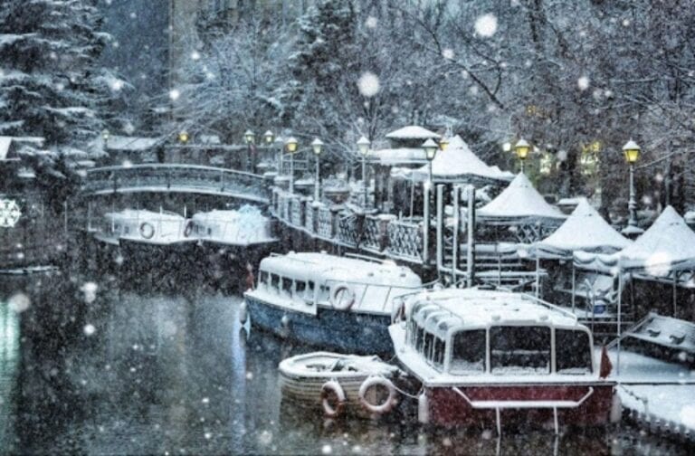 اسكي شهير في الشتاء: جمال الثلج وطقس المدينة بالصور