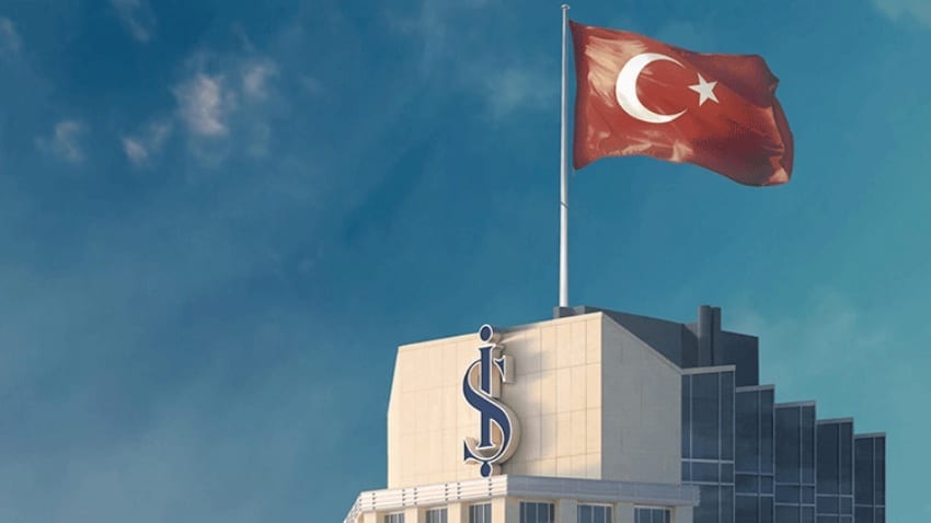 ايش بنك يعلوه علم تركيا
