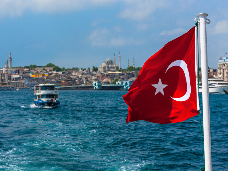 Read more about the article Türk bayrağı: Tam Kapsamlı Rehber