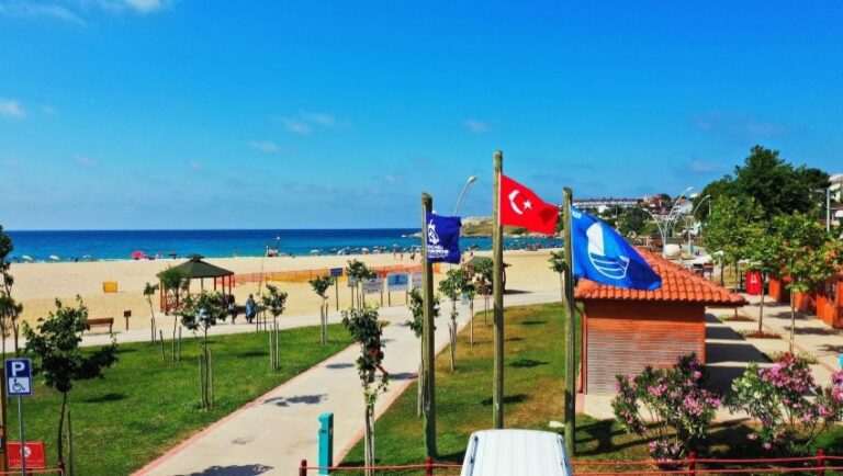 Плажа са плавом заставом Турска