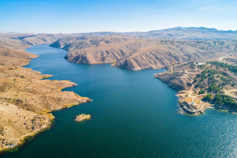 اكتشاف أنهار تركيا: نظرة متعمقة على الممرات المائية المهيبة في البلاد