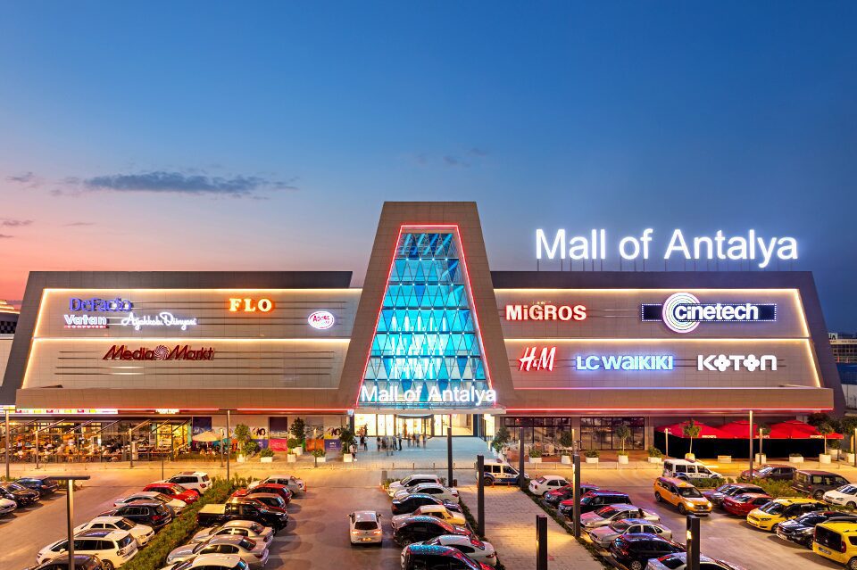 Mall of Antalya нощна снимка