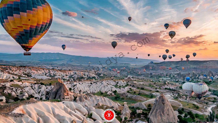 Pročitajte više o članku Cijena obilaska Kapadokije balonom na vrući zrak : opsežan vodič