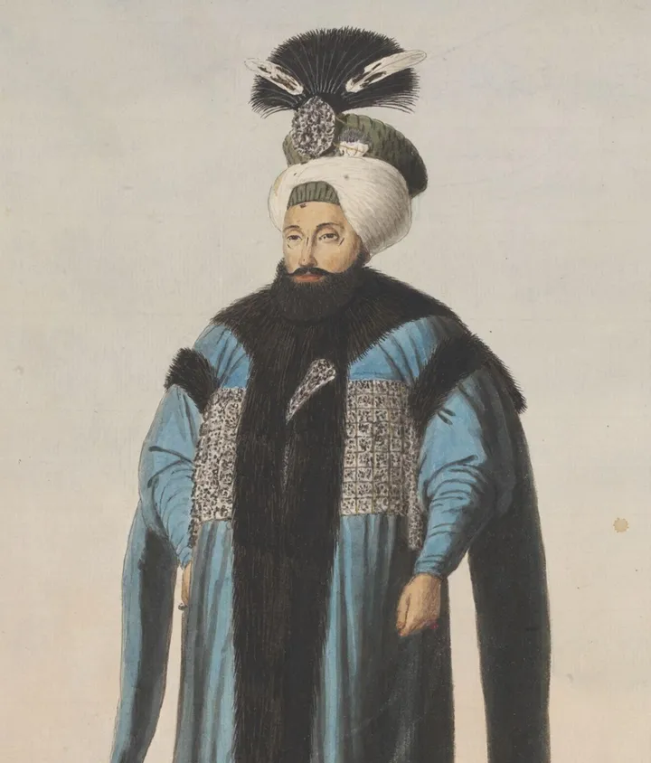 Acuarela de un joven sult&aacute;n con barba, un alto turbante blanco con un penacho negro, una t&uacute;nica azul y un amplio abrigo de piel oscuro