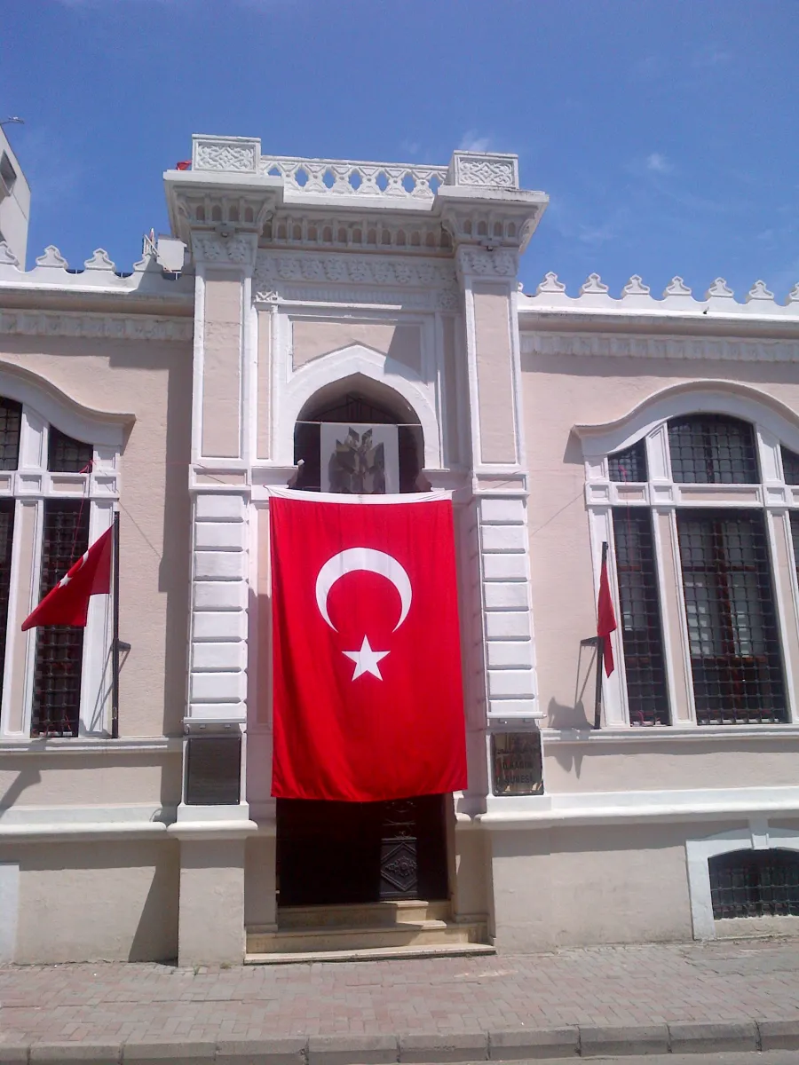 A branch building in Samsun with a large Turkish flag hanging over its entrance