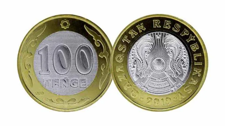 Moneta 100&nbsp;tenge, awers i rewers, z pierścieniem w kolorze złota i środkiem w kolorze srebra
